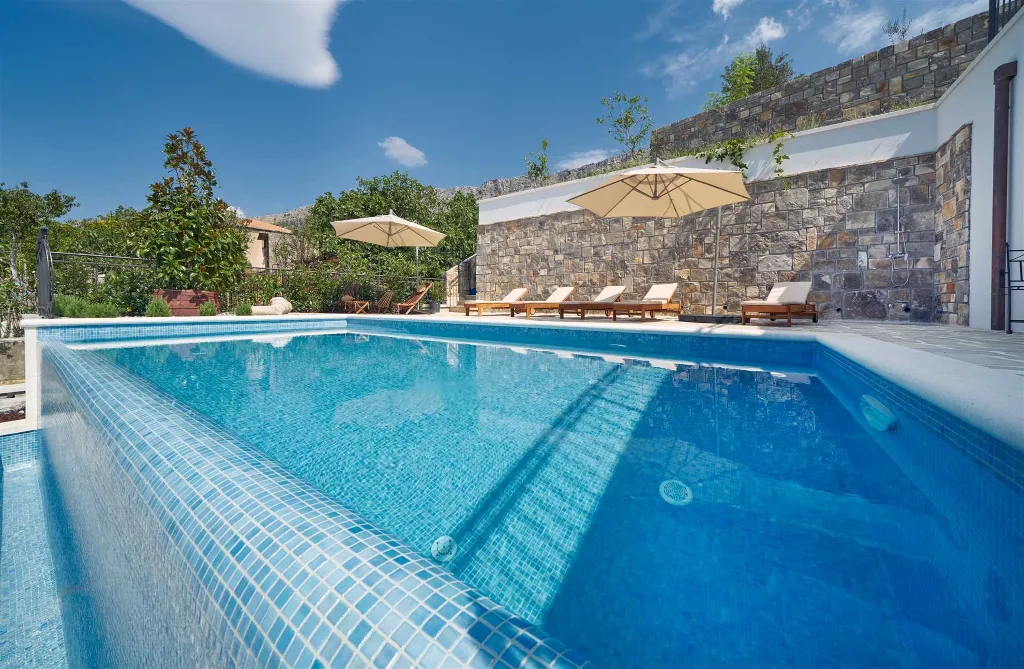 Jesenice 6-Bedroom Villa for 12 Guests