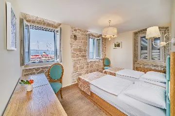 Jesenice 6-Bedroom Villa for 12 Guests