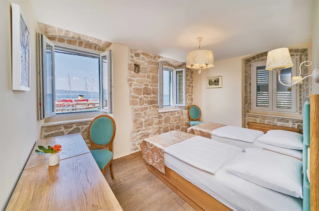 Jesenice 6-Bedroom Villa for 12 Guests