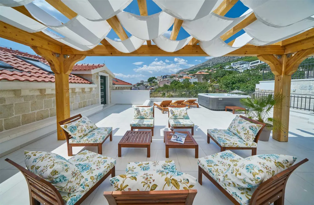 Jesenice 6-Bedroom Villa for 12 Guests