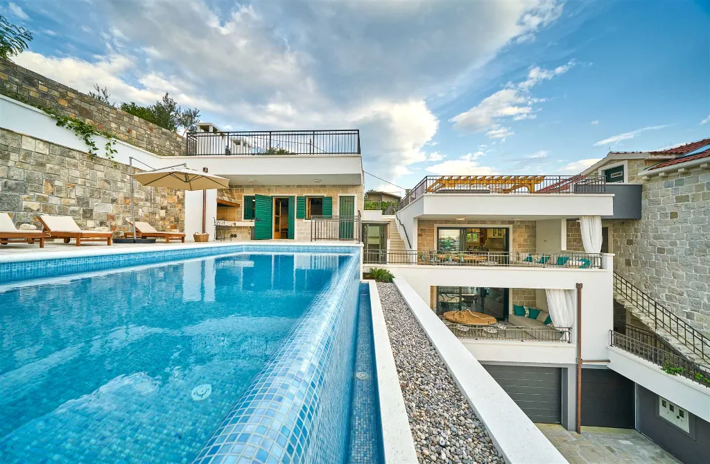 Jesenice 6-Bedroom Villa for 12 Guests