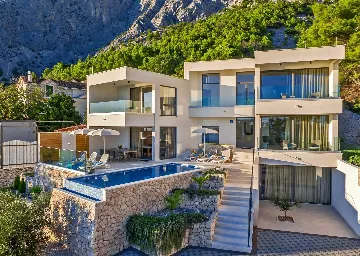 4-Bedroom Villa in Baška Voda for Up to 8 Guests