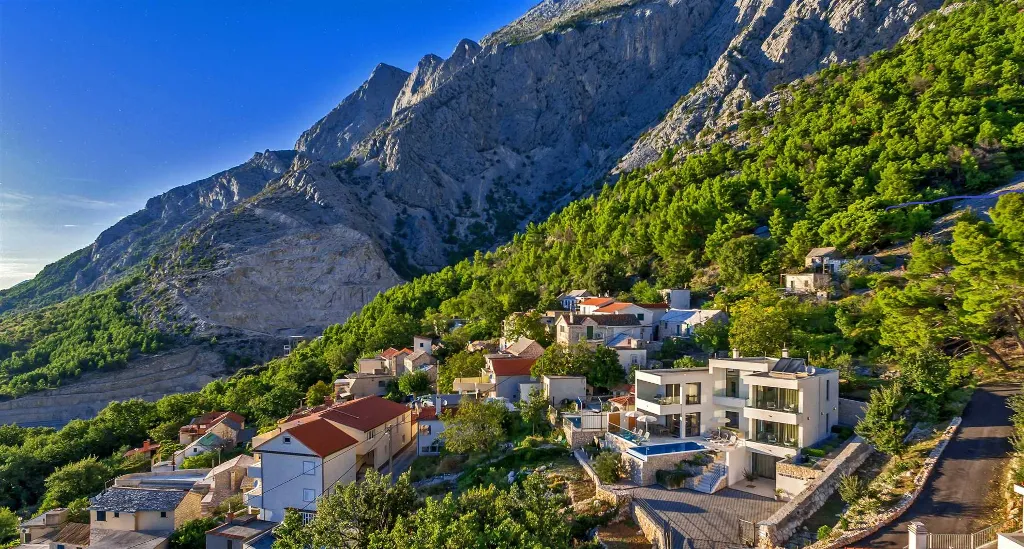 4-Bedroom Villa in Baška Voda for Up to 8 Guests