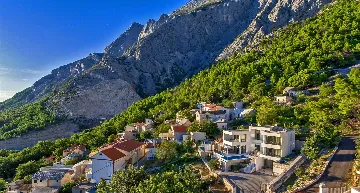 4-Bedroom Villa in Baška Voda for Up to 8 Guests