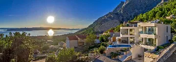 4-Bedroom Villa in Baška Voda for Up to 8 Guests