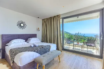 4-Bedroom Villa in Baška Voda for Up to 8 Guests