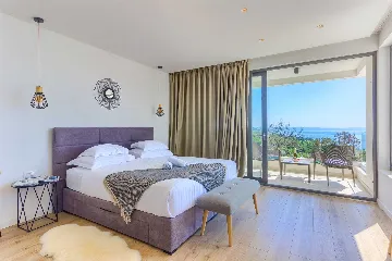 4-Bedroom Villa in Baška Voda for Up to 8 Guests