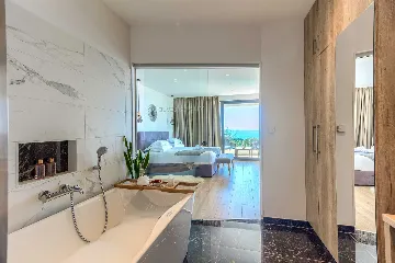 4-Bedroom Villa in Baška Voda for Up to 8 Guests