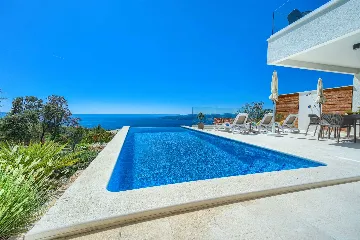 4-Bedroom Villa in Baška Voda for Up to 8 Guests