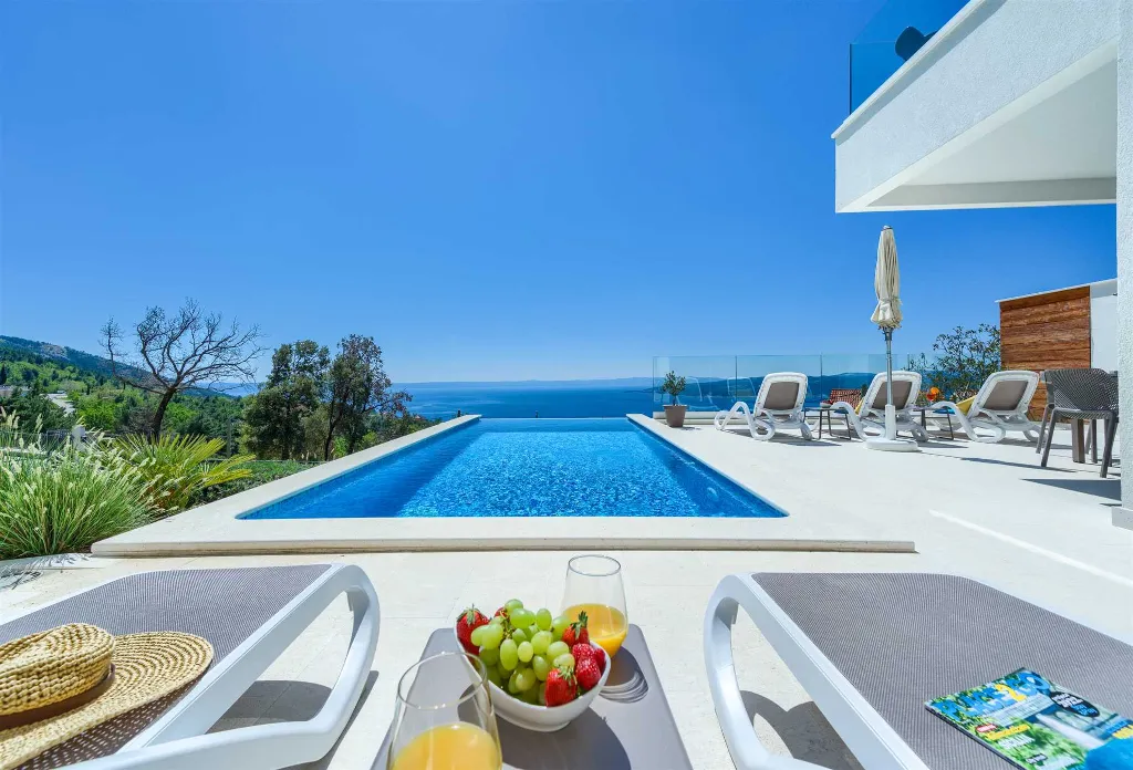 4-Bedroom Villa in Baška Voda for Up to 8 Guests