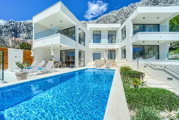 4-Bedroom Villa in Baška Voda for Up to 8 Guests