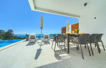 4-Bedroom Villa in Baška Voda for Up to 8 Guests