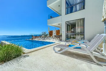 4-Bedroom Villa in Baška Voda for Up to 8 Guests