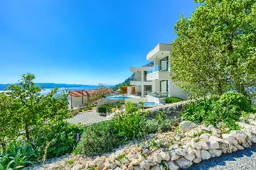 4-Bedroom Villa in Baška Voda for Up to 8 Guests