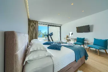 4-Bedroom Villa in Baška Voda for Up to 8 Guests