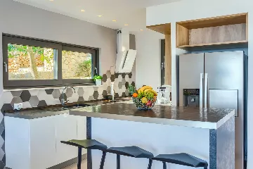 4-Bedroom Villa in Baška Voda for Up to 8 Guests