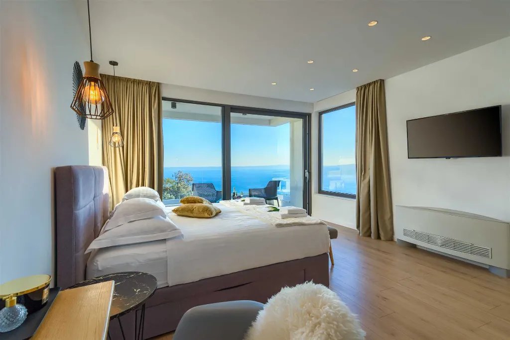 4-Bedroom Villa in Baška Voda for Up to 8 Guests