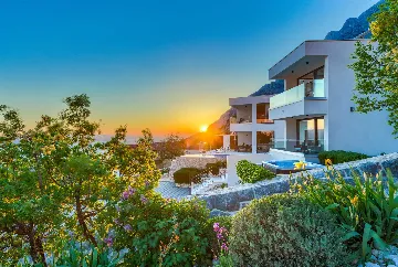 4-Bedroom Villa in Baška Voda for Up to 8 Guests