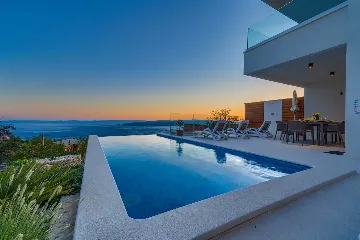 4-Bedroom Villa in Baška Voda for Up to 8 Guests