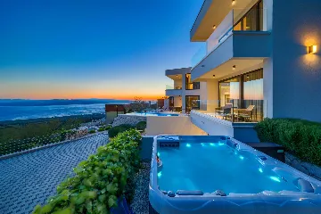 4-Bedroom Villa in Baška Voda for Up to 8 Guests