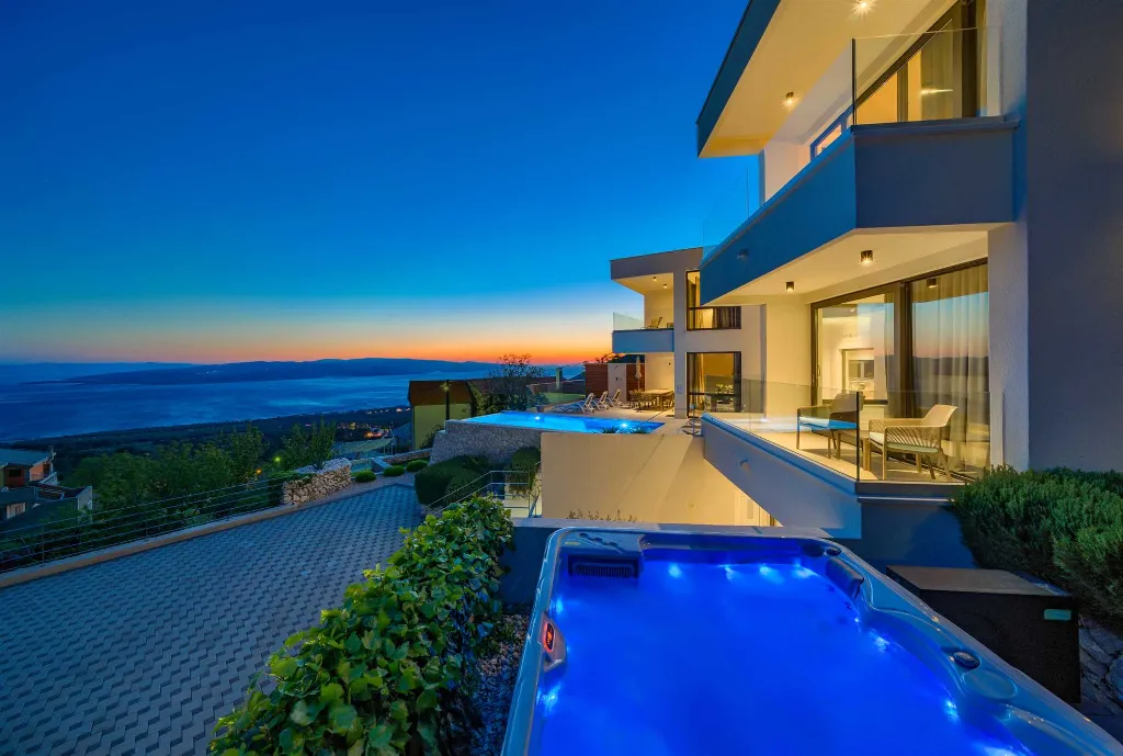 4-Bedroom Villa in Baška Voda for Up to 8 Guests