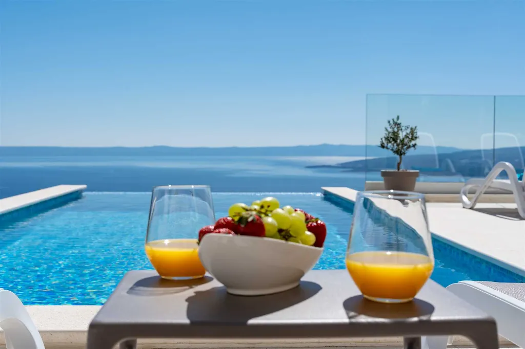 4-Bedroom Villa in Baška Voda for Up to 8 Guests