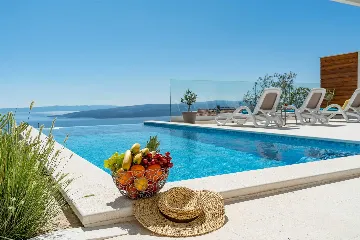 4-Bedroom Villa in Baška Voda for Up to 8 Guests