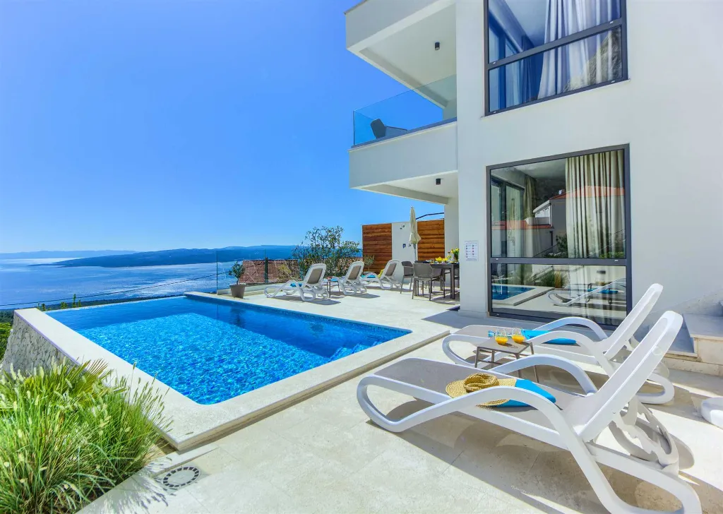 4-Bedroom Villa in Baška Voda for Up to 8 Guests