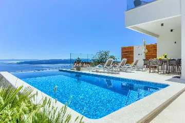 4-Bedroom Villa in Baška Voda for Up to 8 Guests
