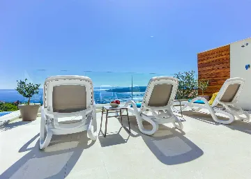 4-Bedroom Villa in Baška Voda for Up to 8 Guests