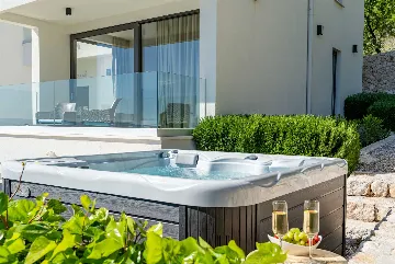 4-Bedroom Villa in Baška Voda for Up to 8 Guests