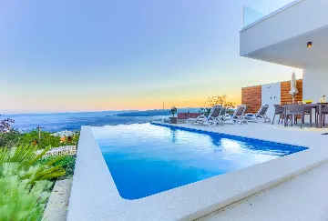 4-Bedroom Villa in Baška Voda for Up to 8 Guests