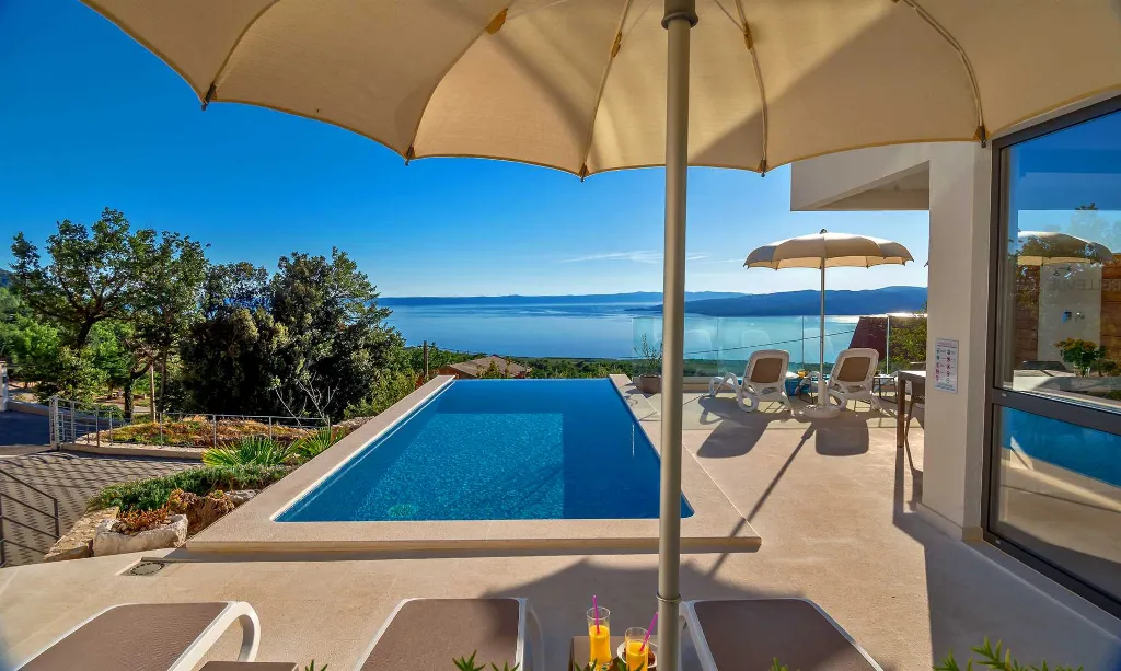 4-Bedroom Villa in Baška Voda for Up to 8 Guests