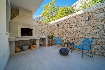 4-Bedroom Villa in Baška Voda for Up to 8 Guests