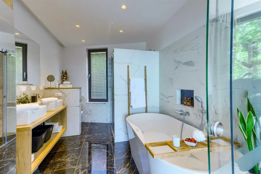 4-Bedroom Villa in Baška Voda for Up to 8 Guests