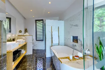 4-Bedroom Villa in Baška Voda for Up to 8 Guests