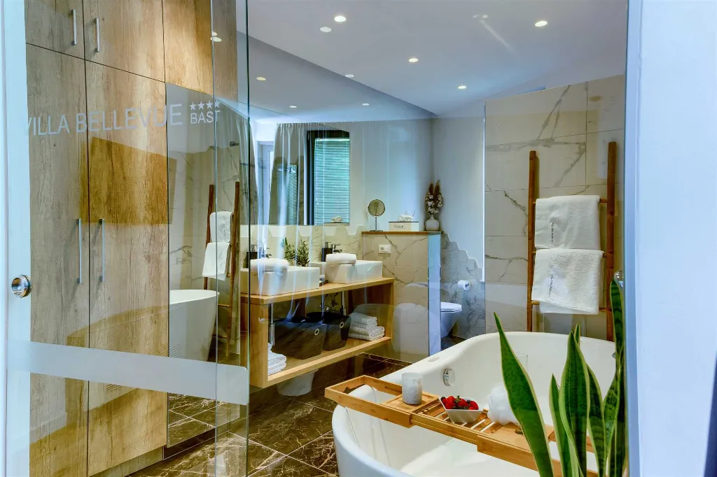 4-Bedroom Villa in Baška Voda for Up to 8 Guests