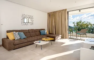 4-Bedroom Villa in Baška Voda for Up to 8 Guests
