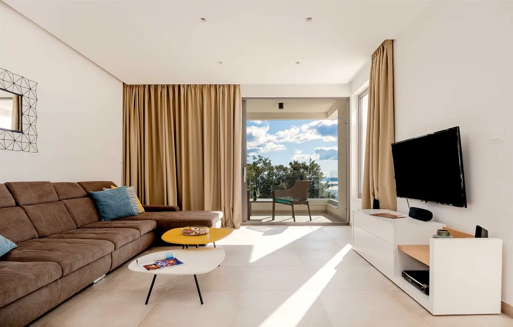 4-Bedroom Villa in Baška Voda for Up to 8 Guests