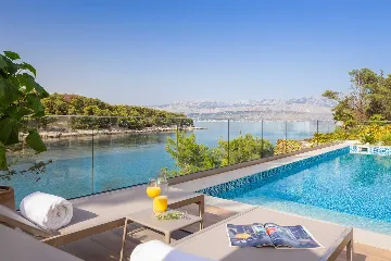 Seafront 6-Bedroom Villa in Splitska, Brač