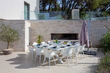 Seafront 6-Bedroom Villa in Splitska, Brač
