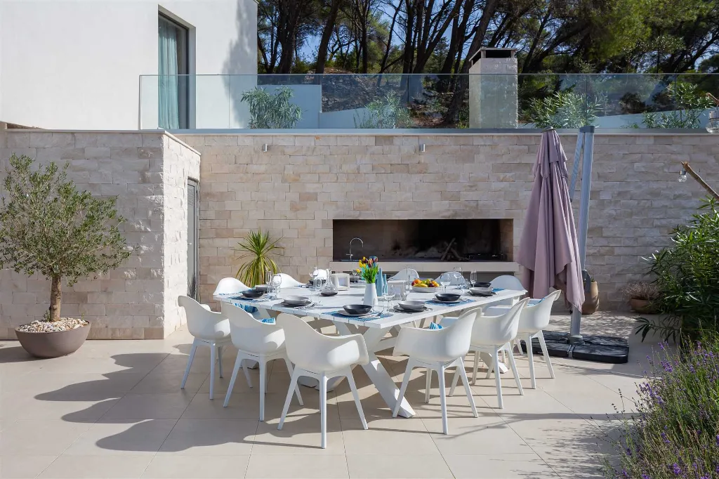Seafront 6-Bedroom Villa in Splitska, Brač
