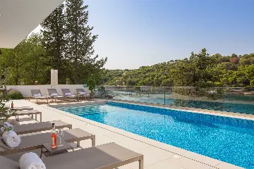 Seafront 6-Bedroom Villa in Splitska, Brač