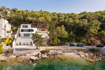 Seafront 6-Bedroom Villa in Splitska, Brač
