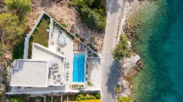 Seafront 6-Bedroom Villa in Splitska, Brač