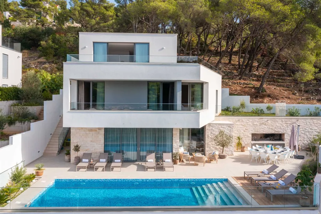 Seafront 6-Bedroom Villa in Splitska, Brač