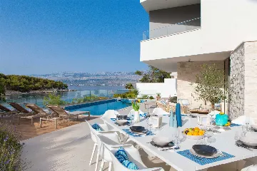 Seafront 6-Bedroom Villa in Splitska, Brač