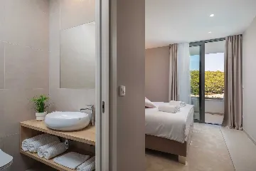 Seafront 6-Bedroom Villa in Splitska, Brač