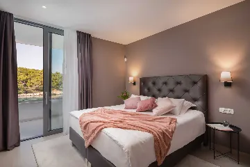 Seafront 6-Bedroom Villa in Splitska, Brač