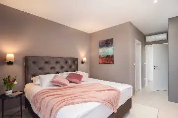 Seafront 6-Bedroom Villa in Splitska, Brač